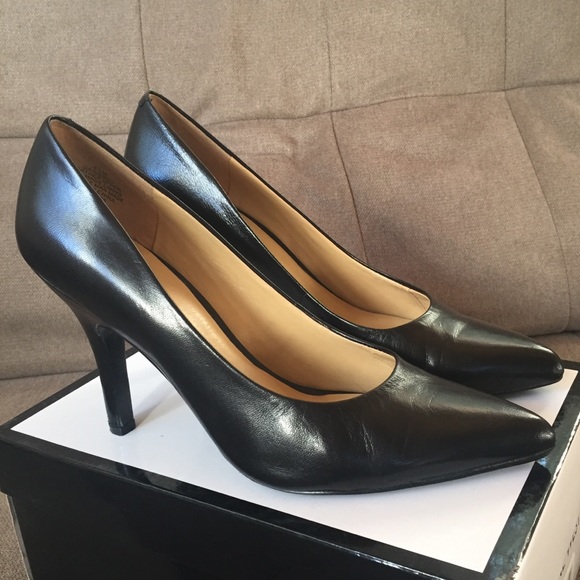 black pumps size 8.5